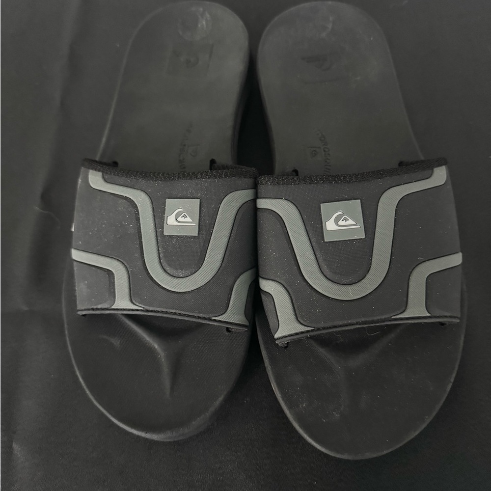 Quiksilver Black and Gray Sandals men’s sz 11